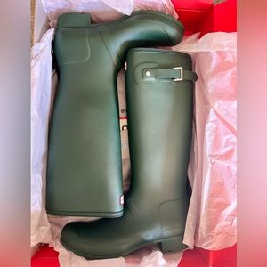 Hunter Boots, hunter green, new/never worn, missed window to return.